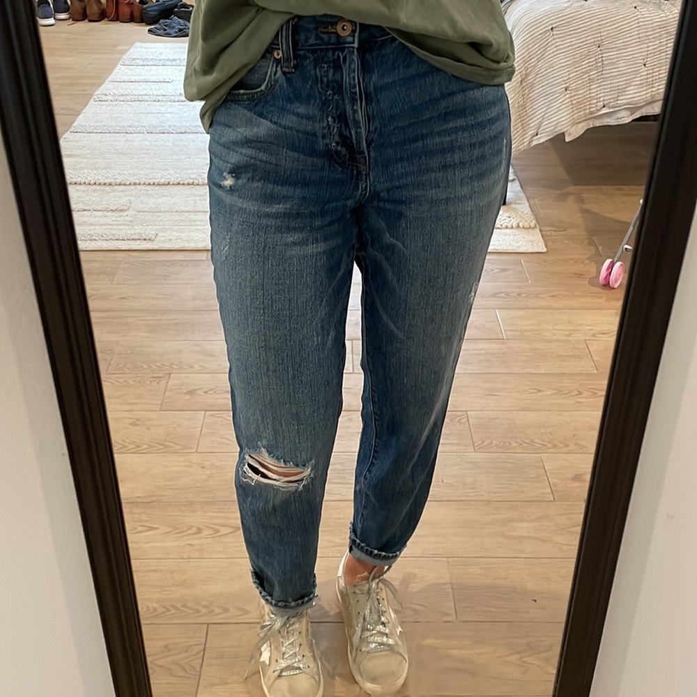 Pistola Jeans. Distressed. Cropped length and boyfriend fit